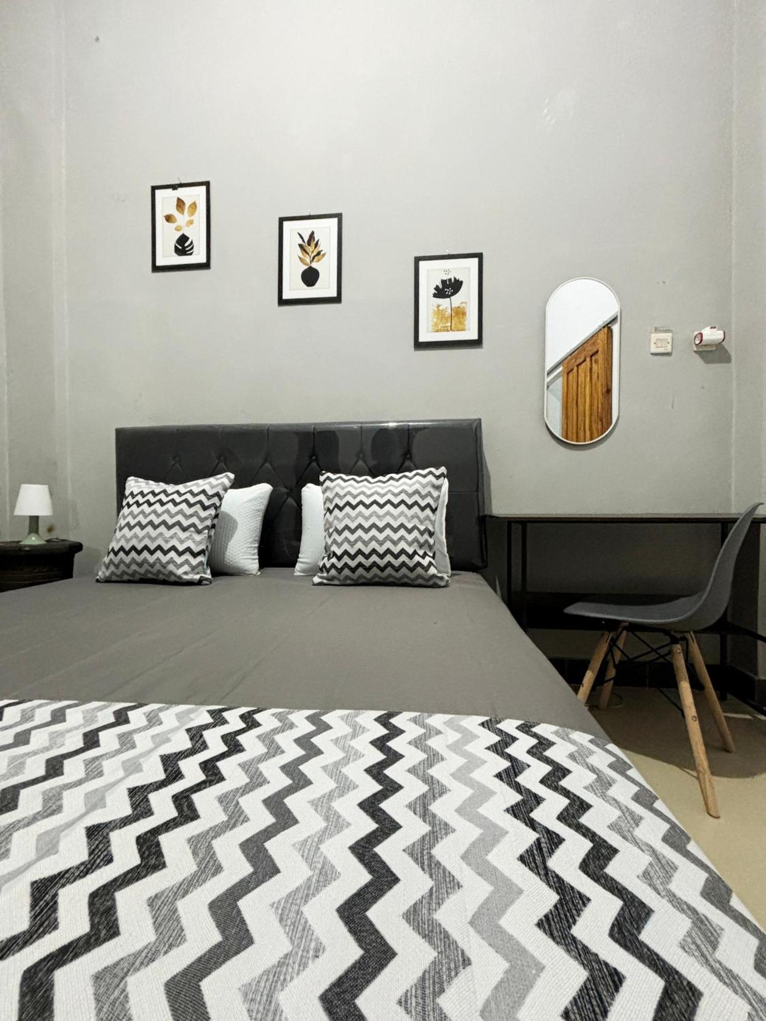 Jogja Day Inn Yogyakarta Dış mekan fotoğraf