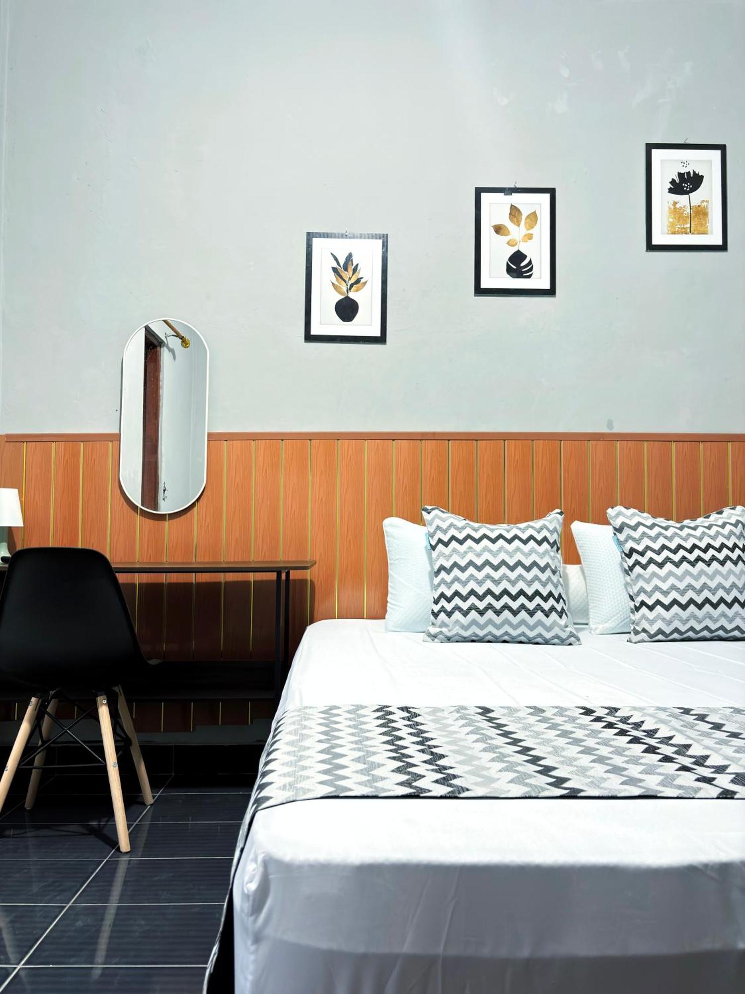 Jogja Day Inn Yogyakarta Dış mekan fotoğraf