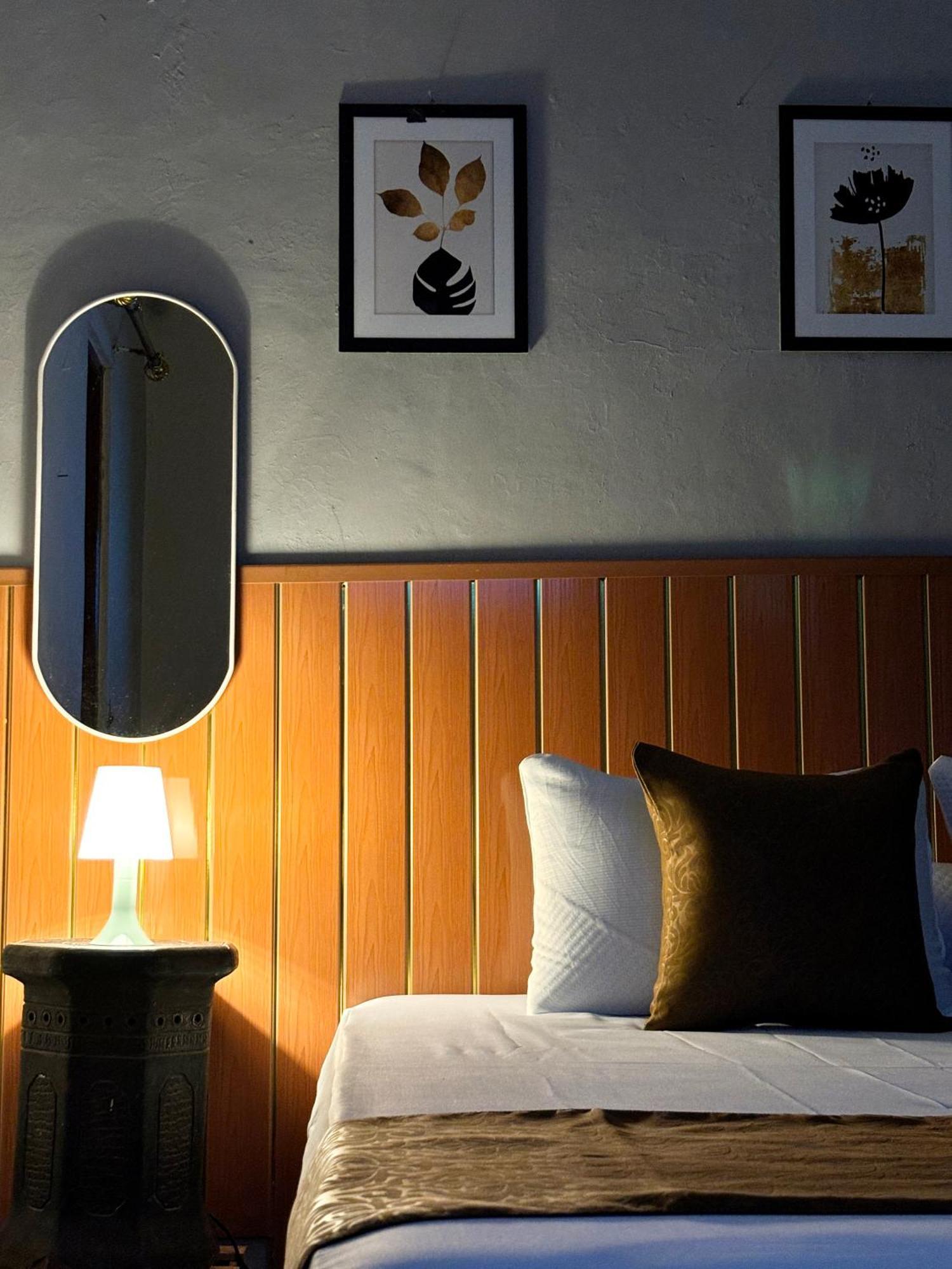 Jogja Day Inn Yogyakarta Dış mekan fotoğraf