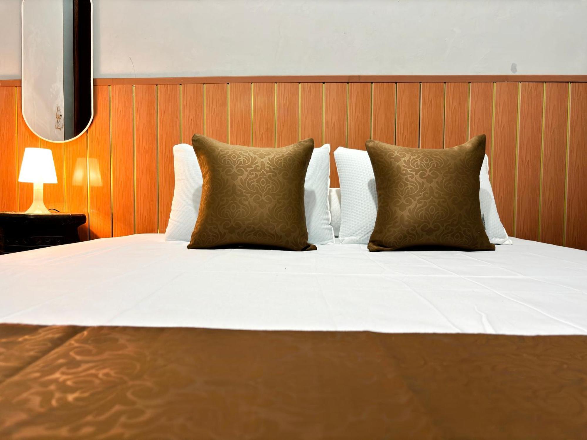 Jogja Day Inn Yogyakarta Dış mekan fotoğraf