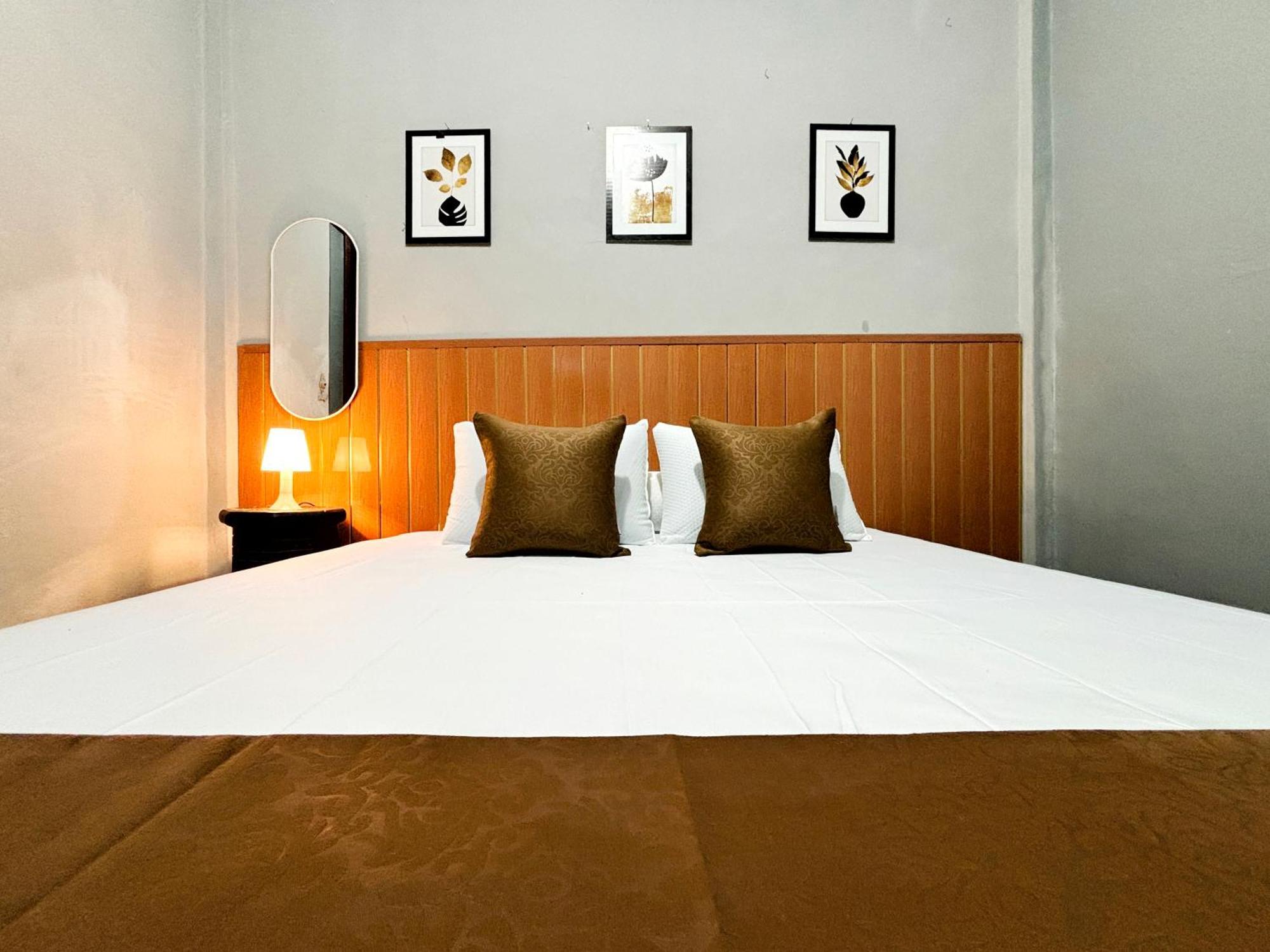 Jogja Day Inn Yogyakarta Dış mekan fotoğraf