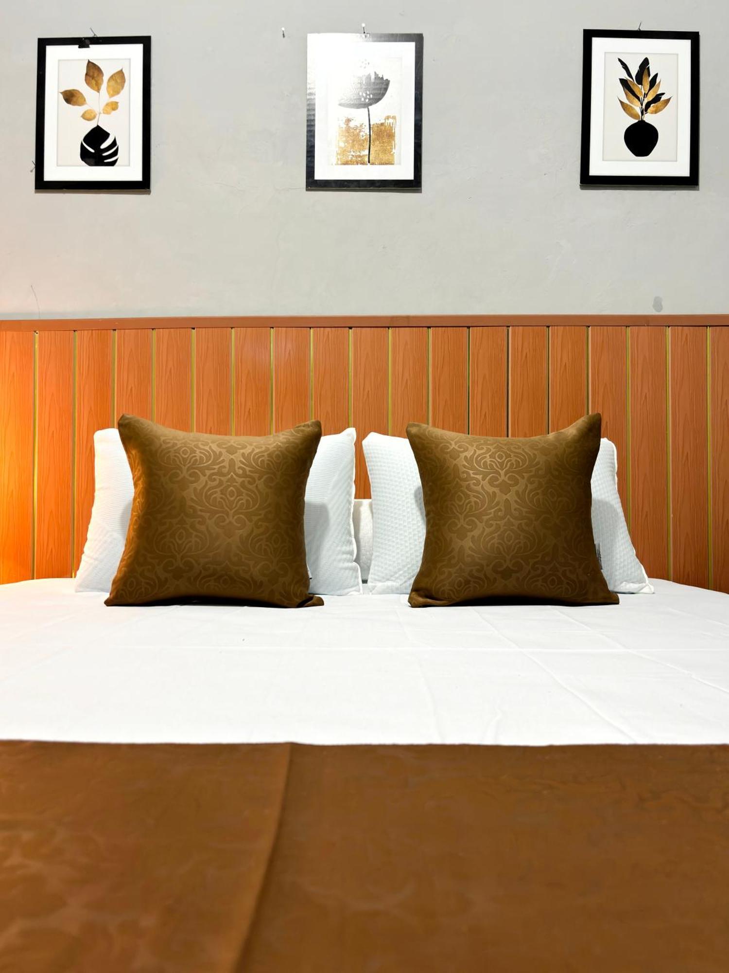 Jogja Day Inn Yogyakarta Dış mekan fotoğraf