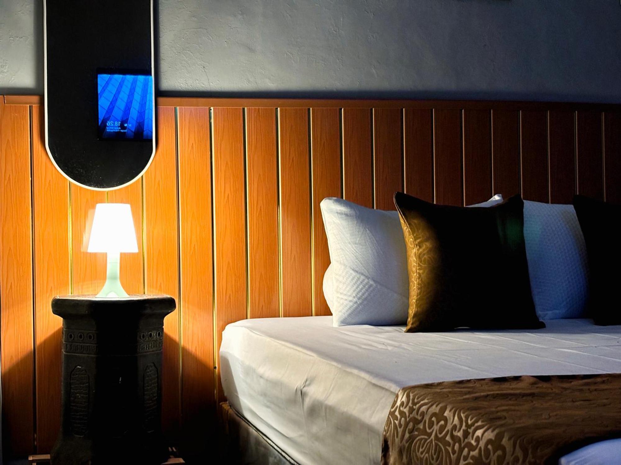 Jogja Day Inn Yogyakarta Dış mekan fotoğraf