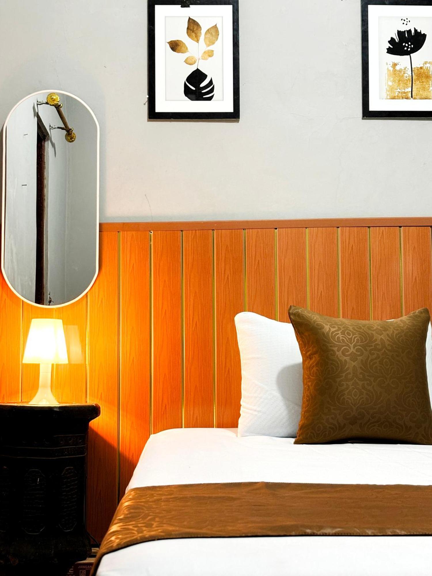 Jogja Day Inn Yogyakarta Dış mekan fotoğraf