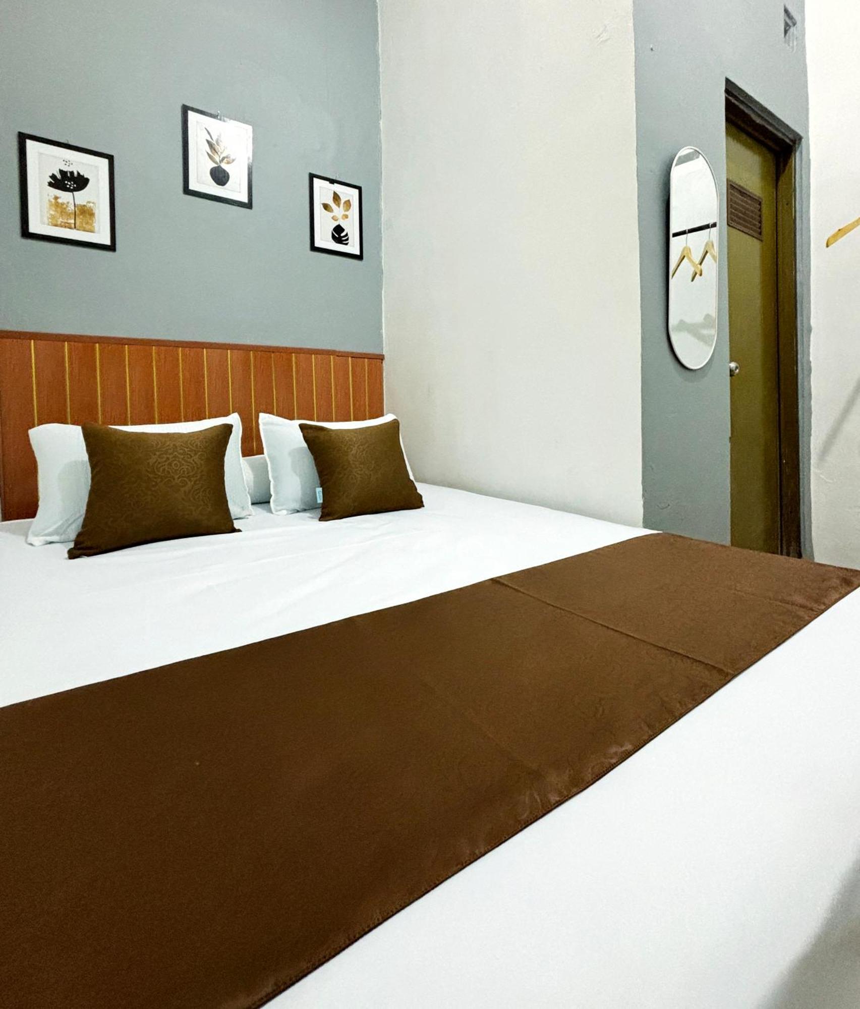 Jogja Day Inn Yogyakarta Dış mekan fotoğraf