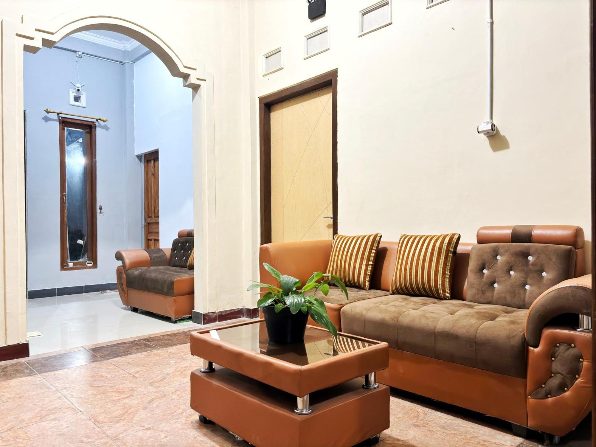 Jogja Day Inn Yogyakarta Dış mekan fotoğraf