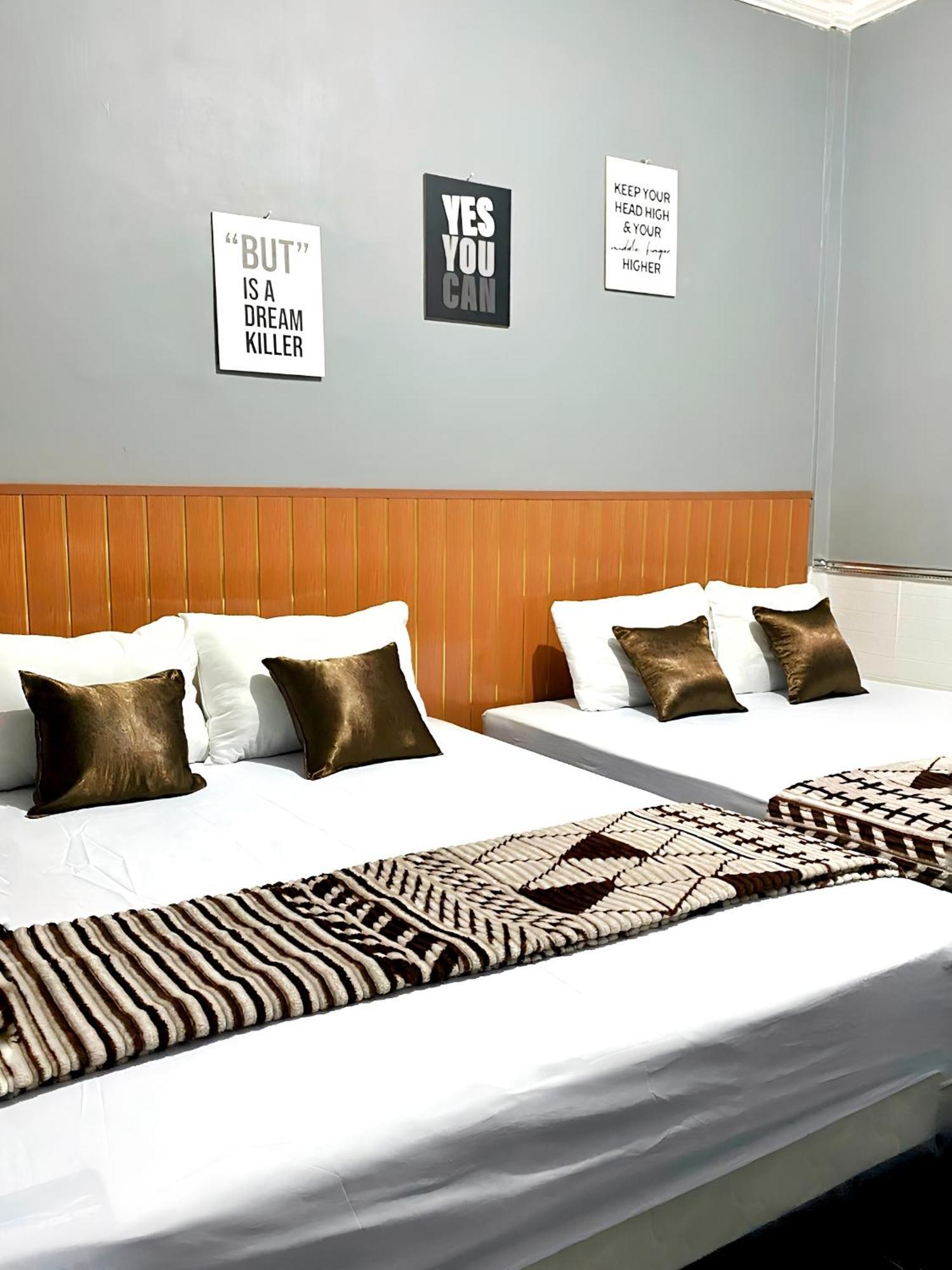 Jogja Day Inn Yogyakarta Dış mekan fotoğraf
