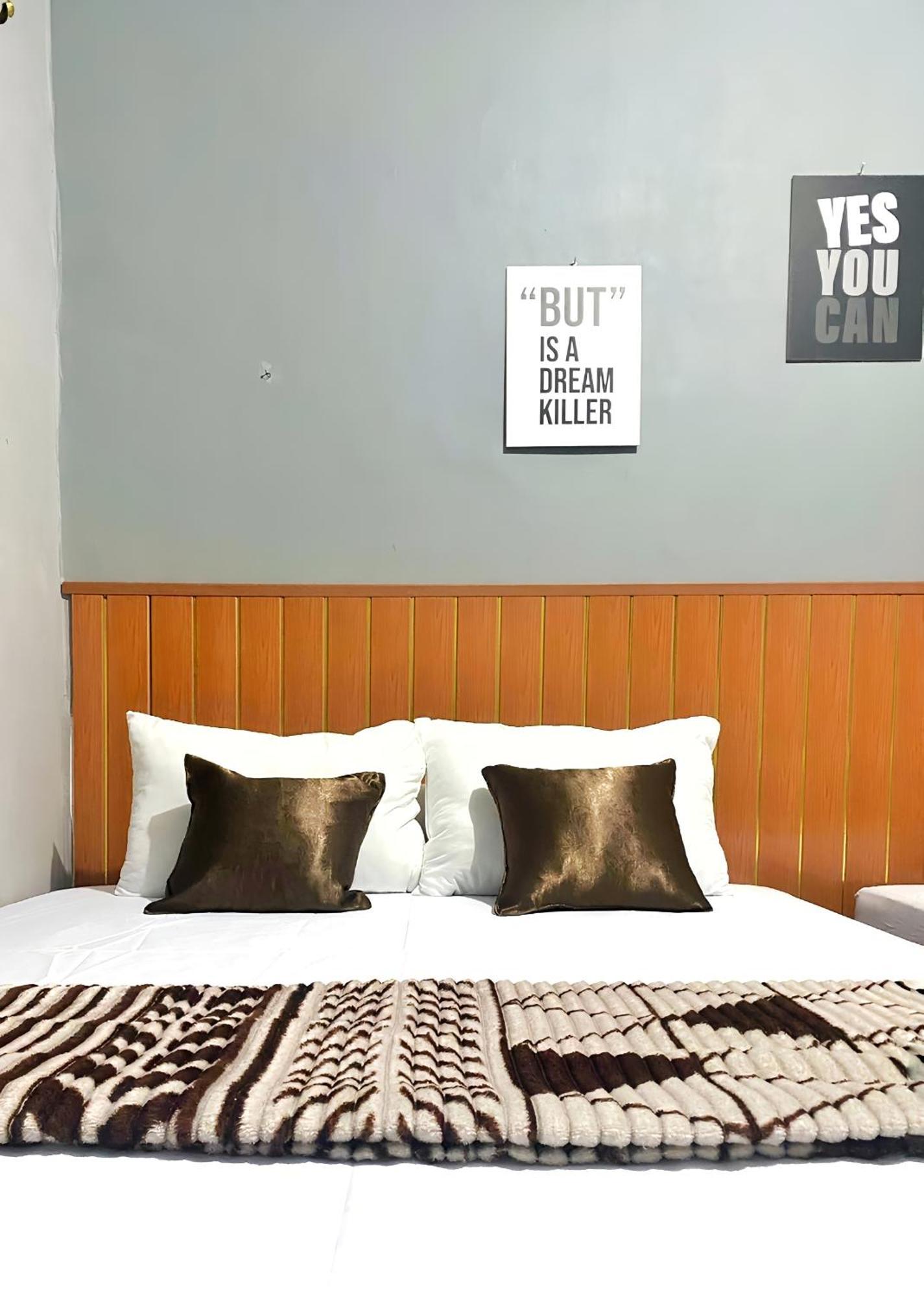 Jogja Day Inn Yogyakarta Dış mekan fotoğraf