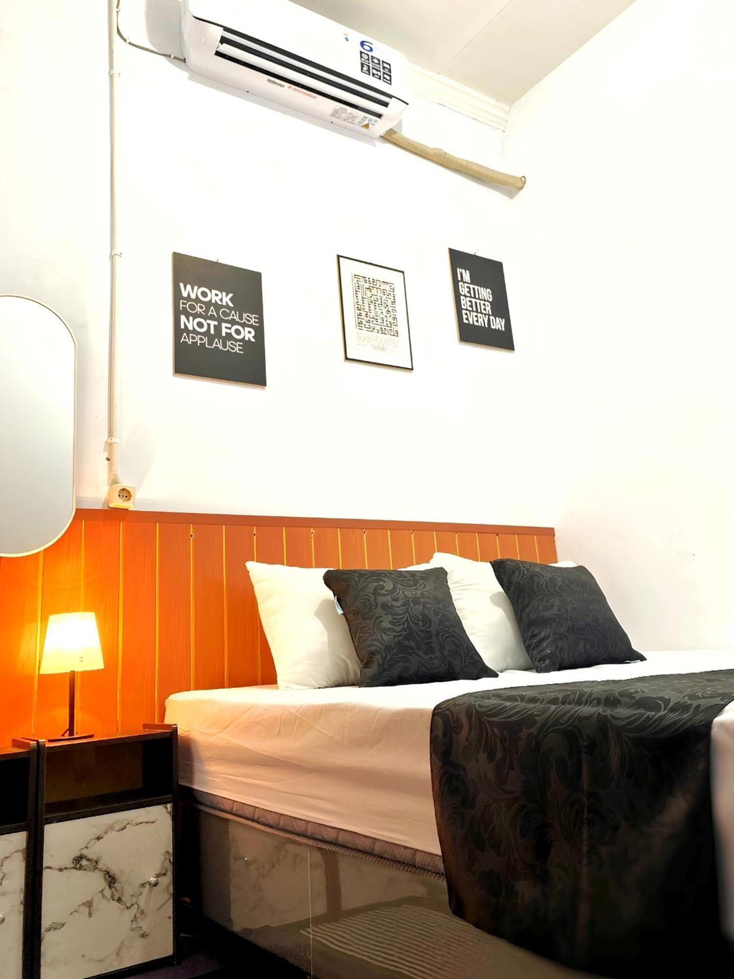 Jogja Day Inn Yogyakarta Dış mekan fotoğraf
